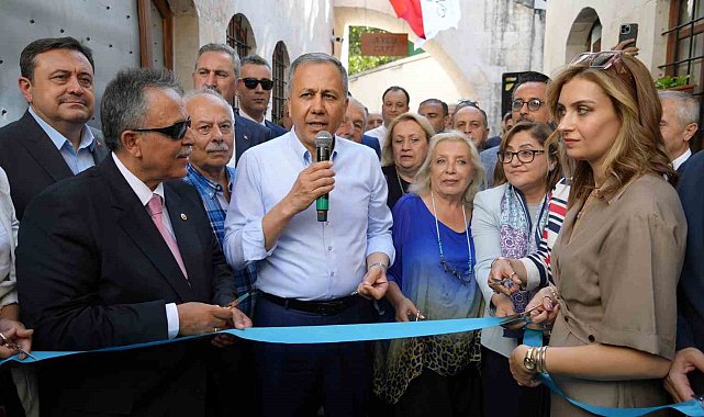 Bakan Yerlikaya Gaziantep'te esnaf ziyareti yaptı, Şekerhan'ın açılışına katıldı