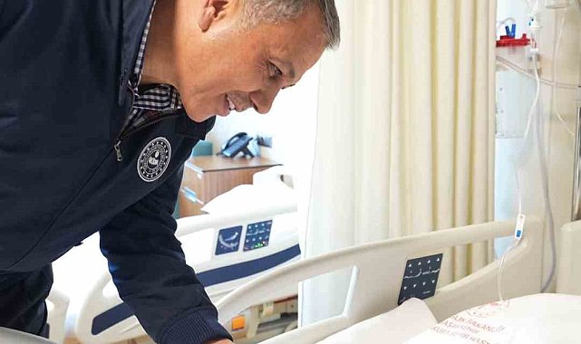 Bakan Yerlikaya, İstanbul'da çöken binada yaralanan bebeği ziyaret etti