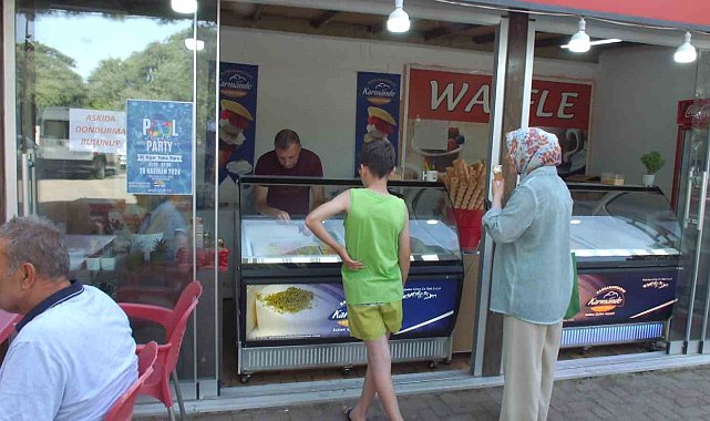 Balıkesir'de askıda dondurma uygulaması başlatıldı
