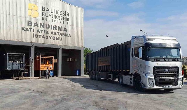 Balıkesir'de bayram tatilinde 15 bin ton çöp toplandı