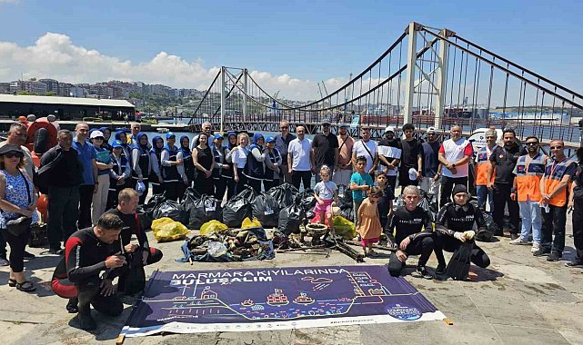 Bandırma sahilinde 1 Saatte 980 Kilogram atık çıkarıldı