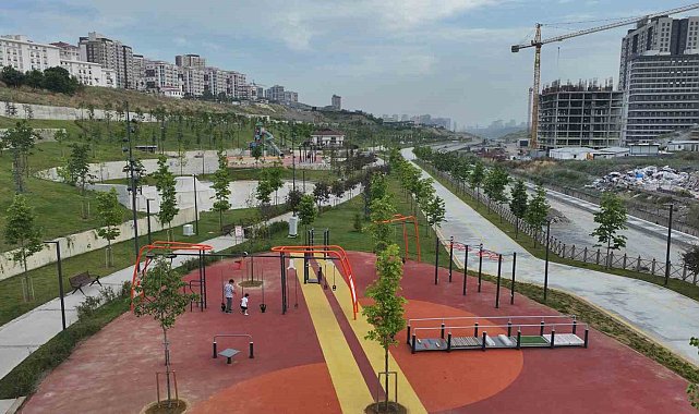 Başakşehir'de Çam ve Sakura Millet Bahçesi'ne yoğun ilgi