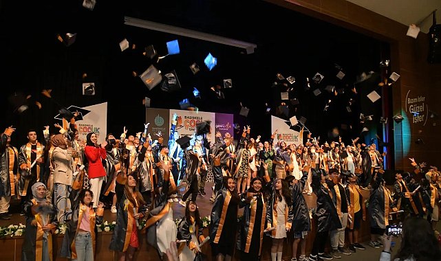 Başiskele Çocuk Üniversitesi mezuniyetinde, dünyaya Filistin mesajı
