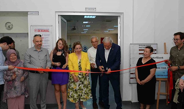 Başkan Bakkalcıoğlu "Dünyanın Renkleri" adlı resim sergisinin açılışına katıldı