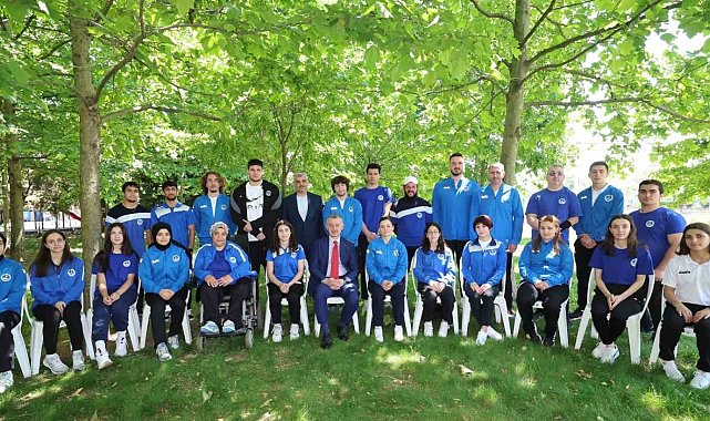 Başkan Büyükakın'dan Kağıtspor'a: "Kocaeli'nin gururu oldunuz"