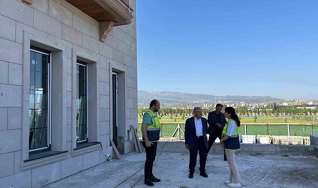 Başkan Büyükkılıç, devam eden şantiyeleri inceledi