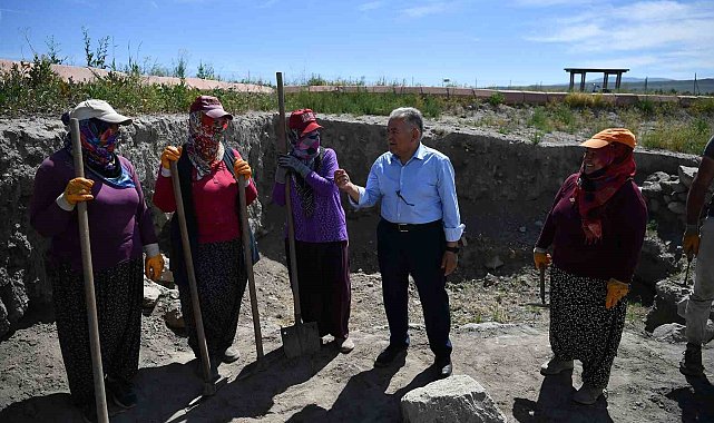 Başkan Büyükkılıç, Kültepe'de 76'ncı yıl kazı çalışma sezonunu başlattı