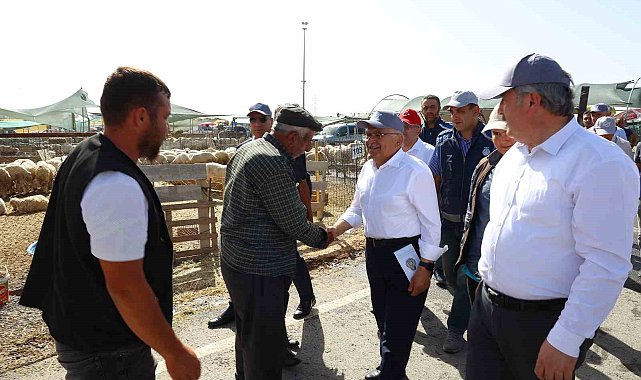Başkan Büyükkılıç, Mimarsinan Kurban Pazarı'nı ziyaret etti