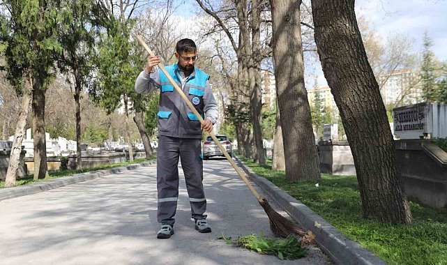 Başkan Büyükkılıç: "Mezarlıklarda bayram hazırlığını tamamladık"