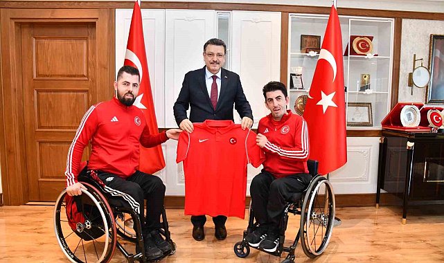 Başkan Genç şampiyonları ağırladı
