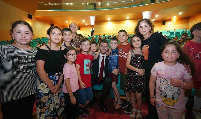 Başkan Karagöl'den karne alan çocuklara tiyatro sürprizi