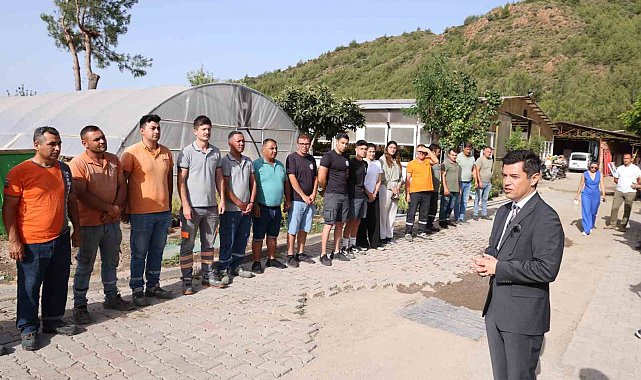 Başkan Ünlü personelle bayramlaştı