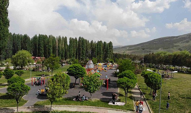 Bayburt'ta piknik alanları doldu