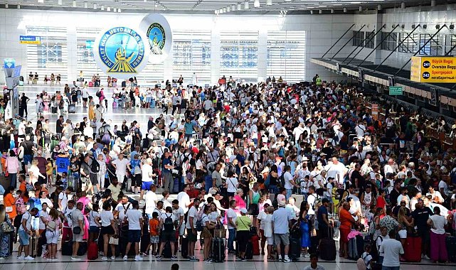 Bayram tatilinde havalimanlarında 7 milyon 916 bin 726 yolcu hizmet aldı