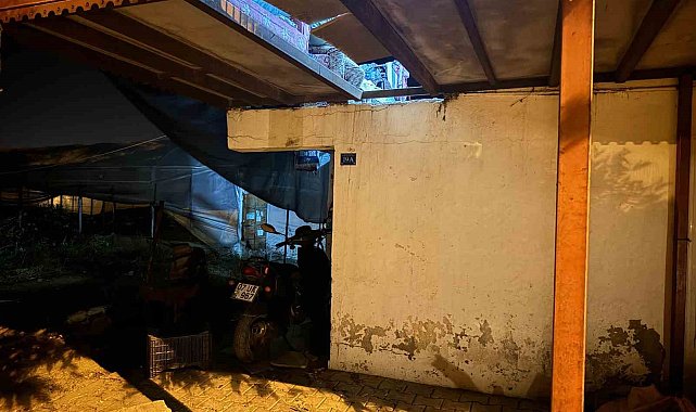 Betopan panelin kırılması sonucu balkondan düşen adam yaralandı