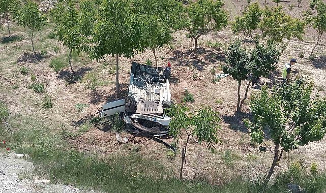 Bilecik'te otomobil şarampole uçtu, 3 kişi yaralandı