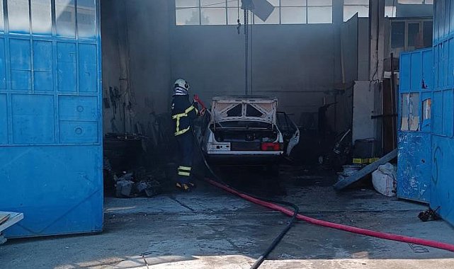 Bilecik'te tamire getirilen otomobilde yangın çıktı
