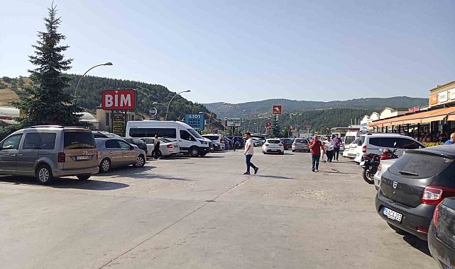 Binlerce aracın geçiş yaptığı karayolunda bayram dönüşü yoğunluğu