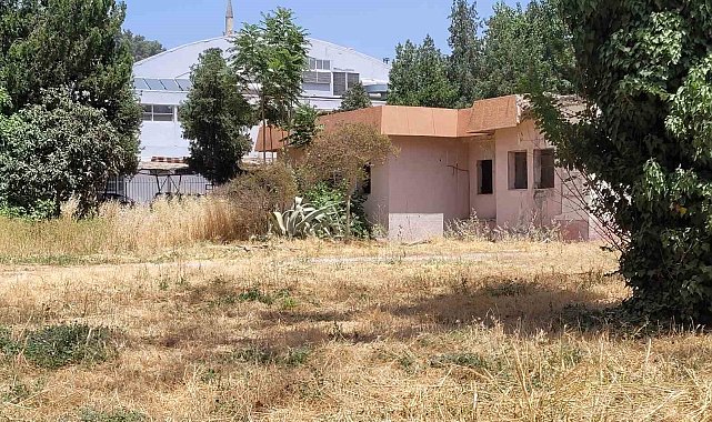 Binlerce kişi ziyarete geliyordu, şimdi çürümeye terk edildi