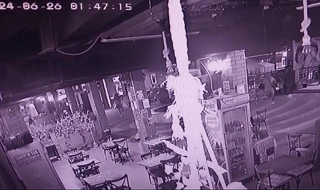 Bir kişinin öldüğü ve bir kişinin yaralandığı silahlı saldırı anı kameralara yansıdı