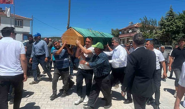 Boğularak ölen anne ve oğlu son yolculuğuna uğurlandı