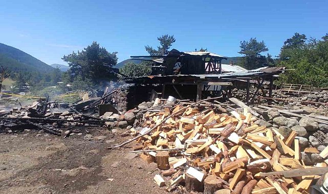 Bolu'da yangın: Ev ve müştemilat küle döndü
