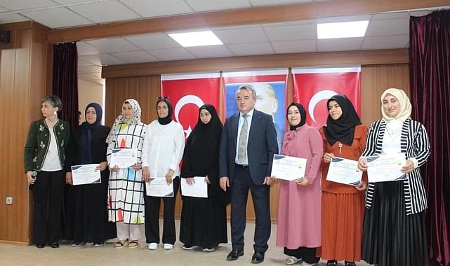 Bozüyük HEM'de yıl sonu sergisi açıldı