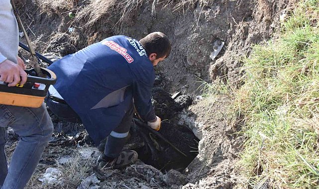 Bozüyük'te kanalizasyon hatlarını tıkayan ıslak mendillerle mücadele sürüyor