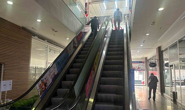Bu AVM'nin asansörler ve yürüyen merdivenleri aylardır bozuk