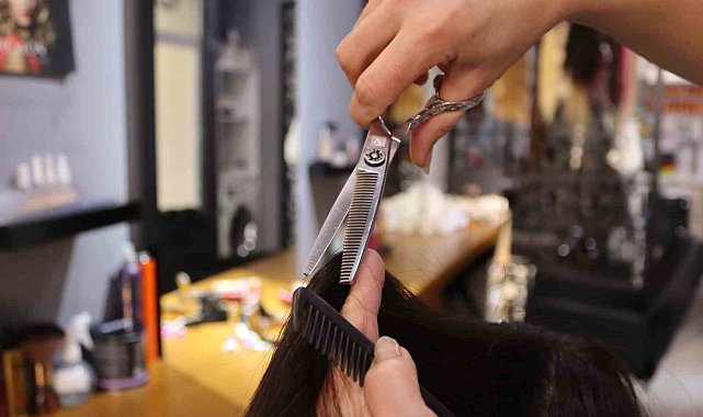 Bu yazın popüler olan saç kesimleri Retro olmasıyla dikkat çekti