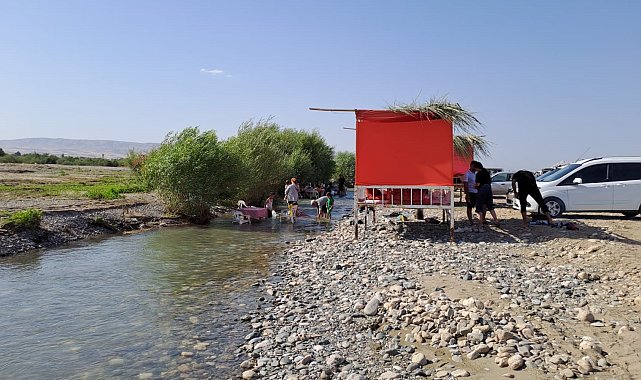 Bunaltıcı sıcakta bayram tatilini fırsata çeviren vatandaşlar serin yerleri tercih etti