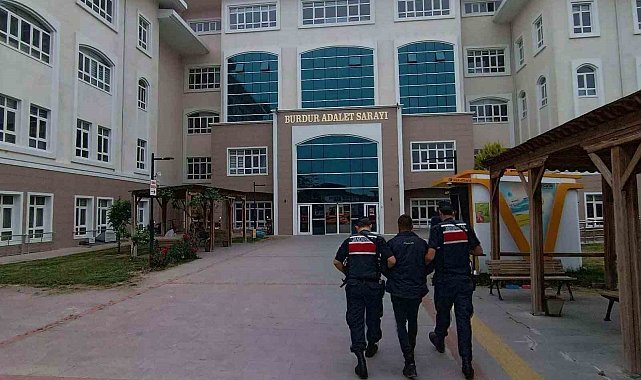 Burdur'da jandarma ekiplerinin asayiş çalışmalarında 5 firari yakalanarak cezaevine gönderildi