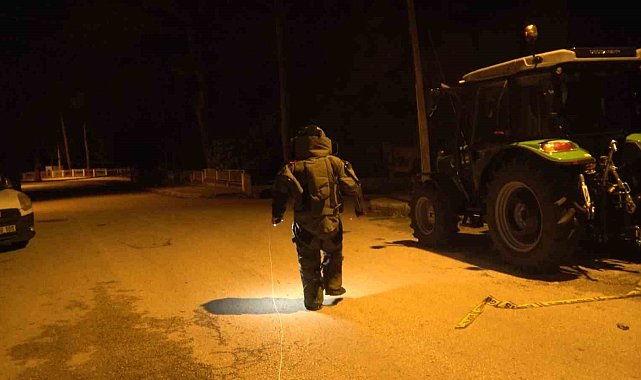 Burdur'da yol kenarına bırakılan şüpheli çanta ekipler tarafından fünye ile patlatıldı