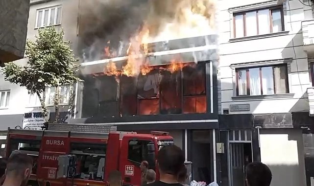Bursa'da işyeri alev alev yandı