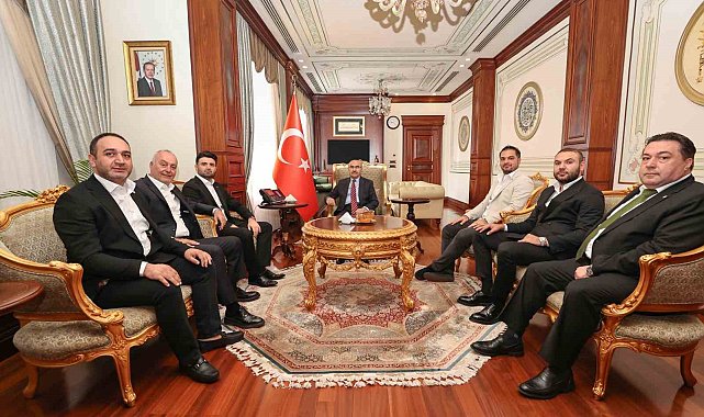 Bursaspor yönetimi, Bursa Valisi Mahmut Demirtaş'ı ziyaret etti