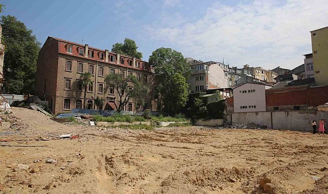 Büyükakın: "Yıkılan vergi dairesinin yerine park yapılacak"