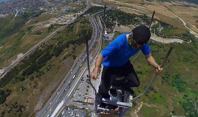 Büyükçekmece'de 230 metrelik televizyon kulesinin tepesine tırmandı, video çekti