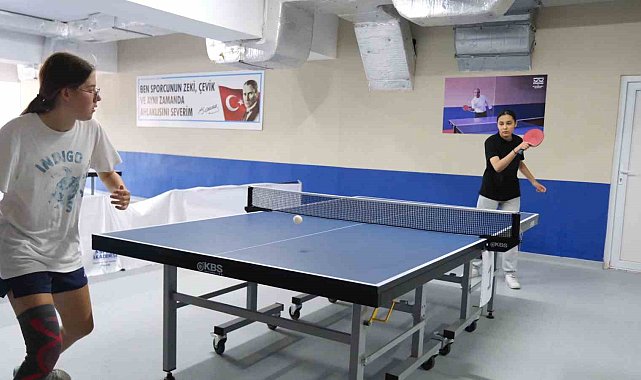 Büyükçekmece'de masa tenisi turnuvası nefesleri kesti
