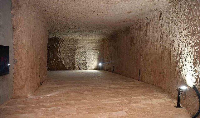Büyükkılıç, dünyada örneği olmayan kayadan oyma müzeyi inceledi