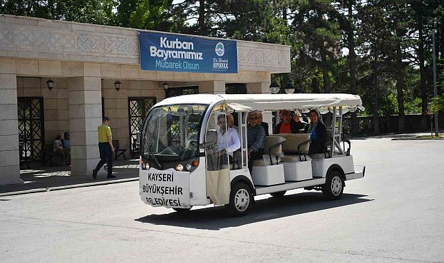 Büyükşehir belediyesi, mezarlık ziyareti yapan vatandaşları yalnız bırakmadı