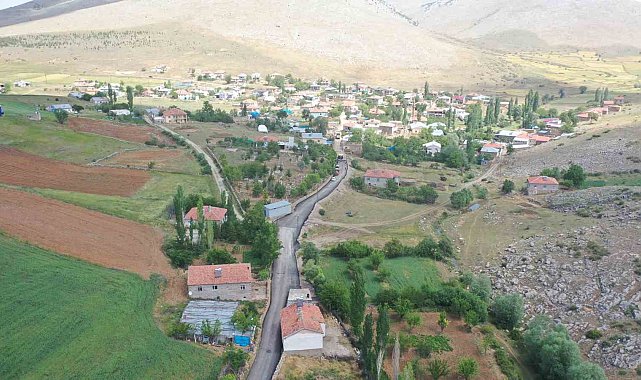 Büyükşehir'den Develi'nin kırsal yollarına 900 tonluk sıcak asfalt çalışması