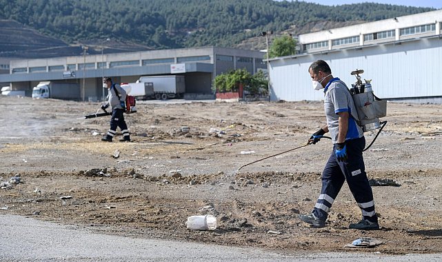 Büyükşehir'in temizlik ekipleri sahada