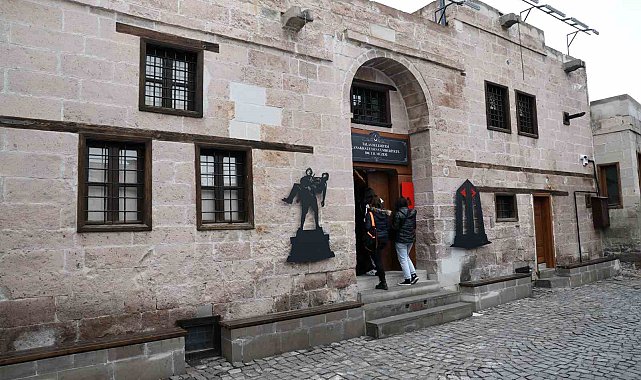 Çanakkale Müzesi'ne ünlü akını