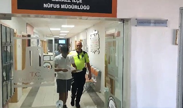 Çanakkale'de sınava geç kalan öğrencileri polis ekipleri yetiştirdi