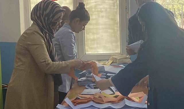 Çankırı'da vatandaşlar muhtar seçmek için sandık başına gitti