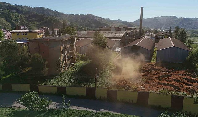 Çay fabrikasının tozu mahalle sakinlerini canından bezdirdi