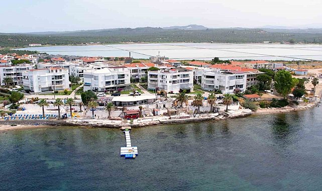 Çevre, Şehircilik ve İklim Değişikliği Bakanlığı, vatandaşın denizlere erişiminin önündeki engelleri hızla kaldırıyor