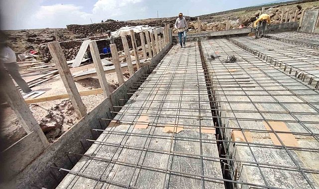 Çınar'a bağlı kırsal mahallelerin 55 kilometrelik yolunda çalışma sürüyor