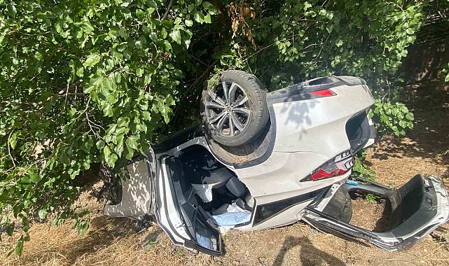 Çine'de refüje çarpan otomobil takla attı: 2 yaralı