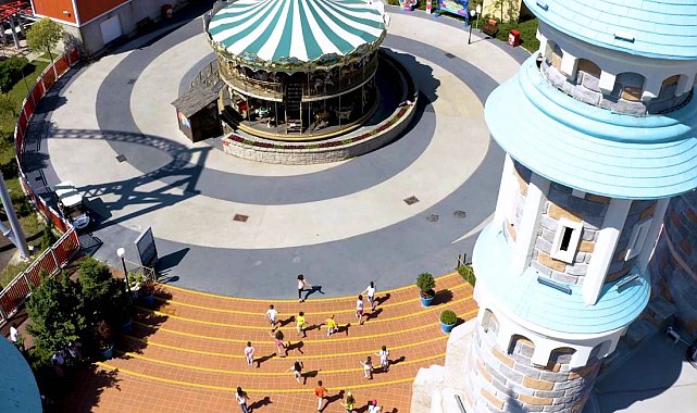 Çocuklar Bayramın tadını yine Vialand'da çıkardı